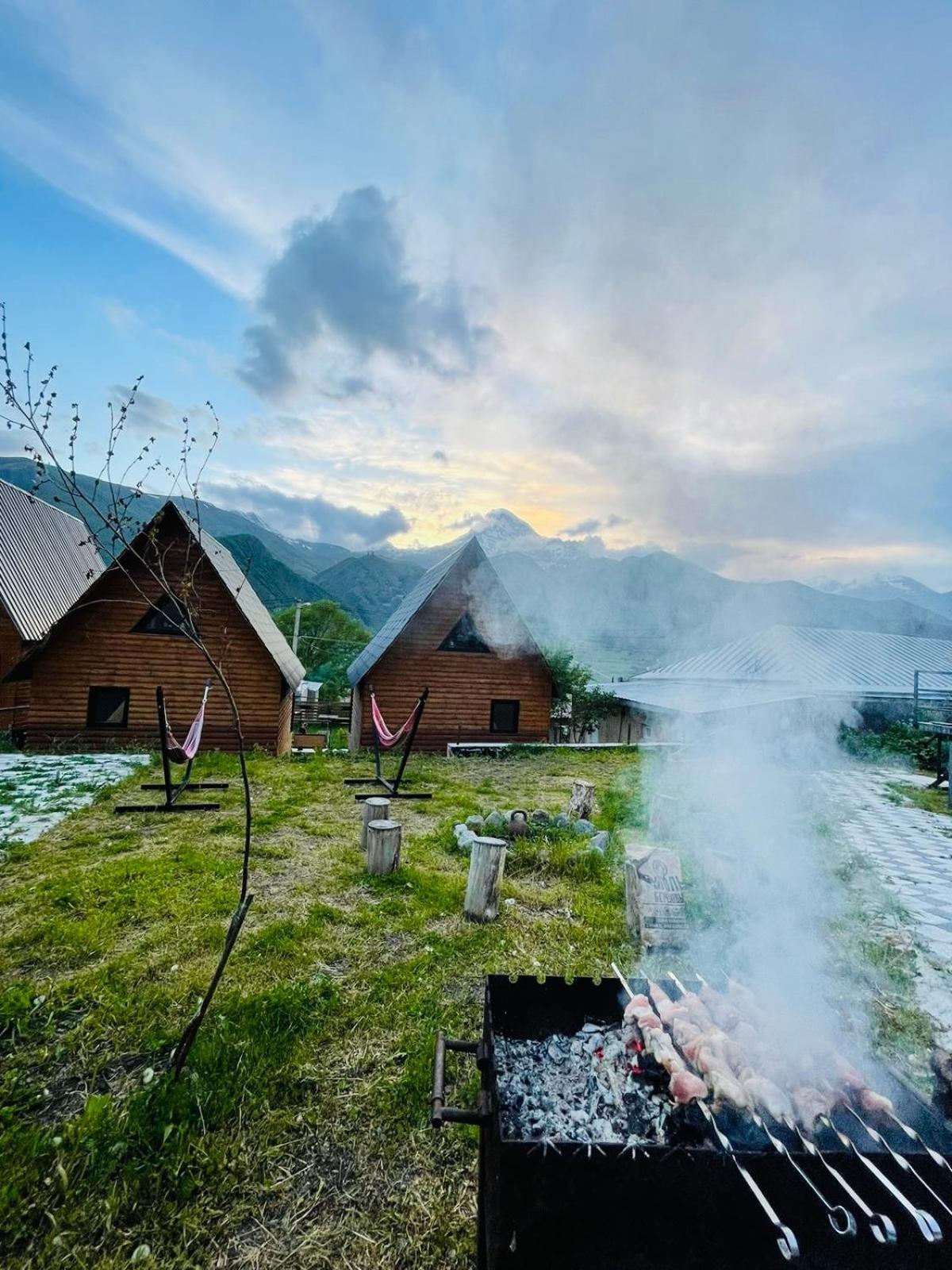 Guesthouse Elli & Cottages Kazbegi Eksteriør bilde